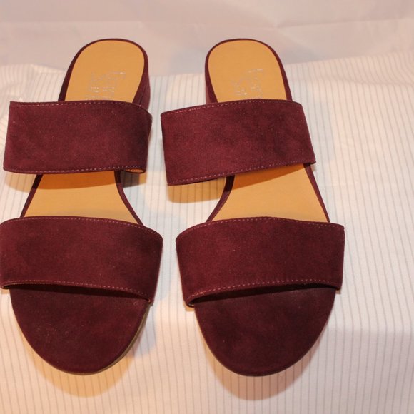 Franco Sarto Size 7.5M Silas Maroon/Burgundy Faux Suede Slide Low Heeled Sandals - Picture 12 of 12